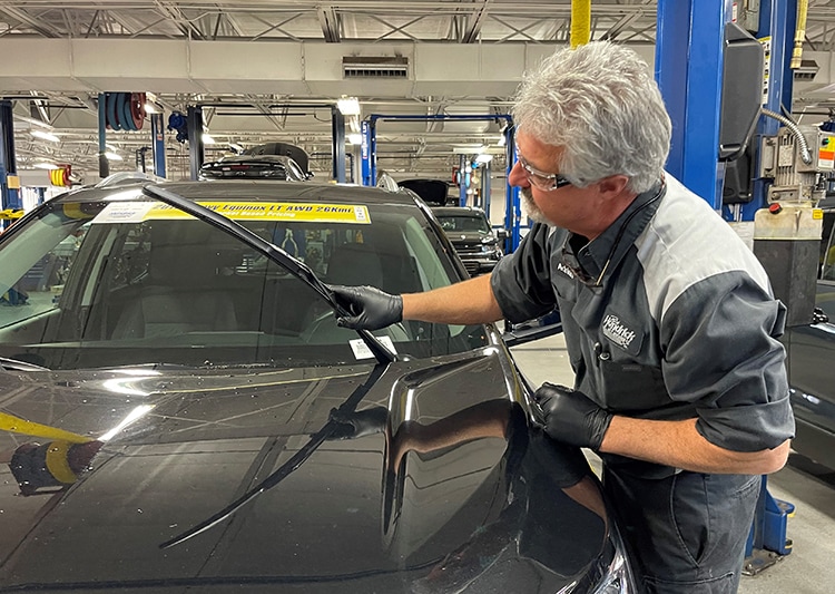 Hendrick_Cars_Windshield_Wiper_Maintenance_2.jpg