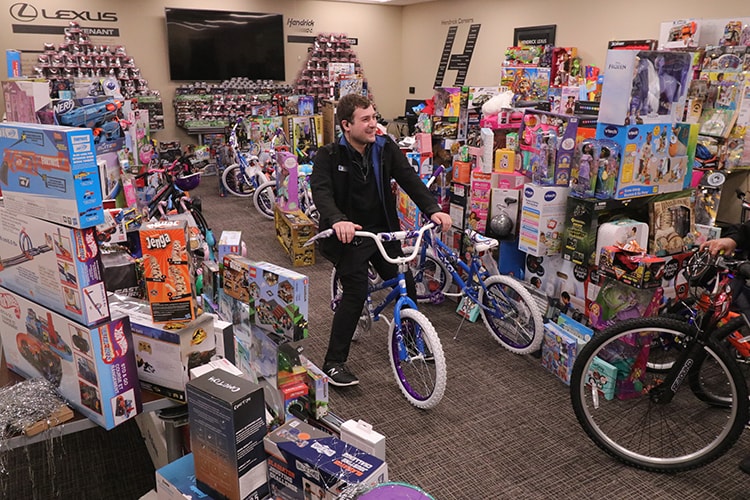 Hendrick Lexus Northlake Toys for Tots 2022 2.jpg