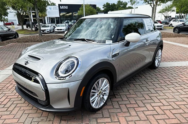 MINI cooper Hendrick Cars.jpg
